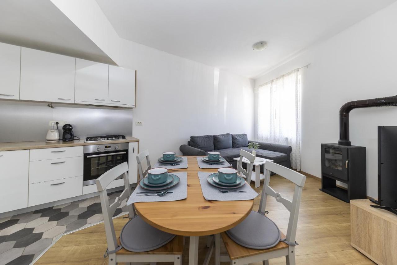 Apartments 23 And 25 With Free Private Parking Zadar Exterior photo