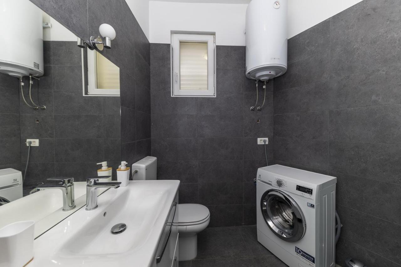 Apartments 23 And 25 With Free Private Parking Zadar Exterior photo