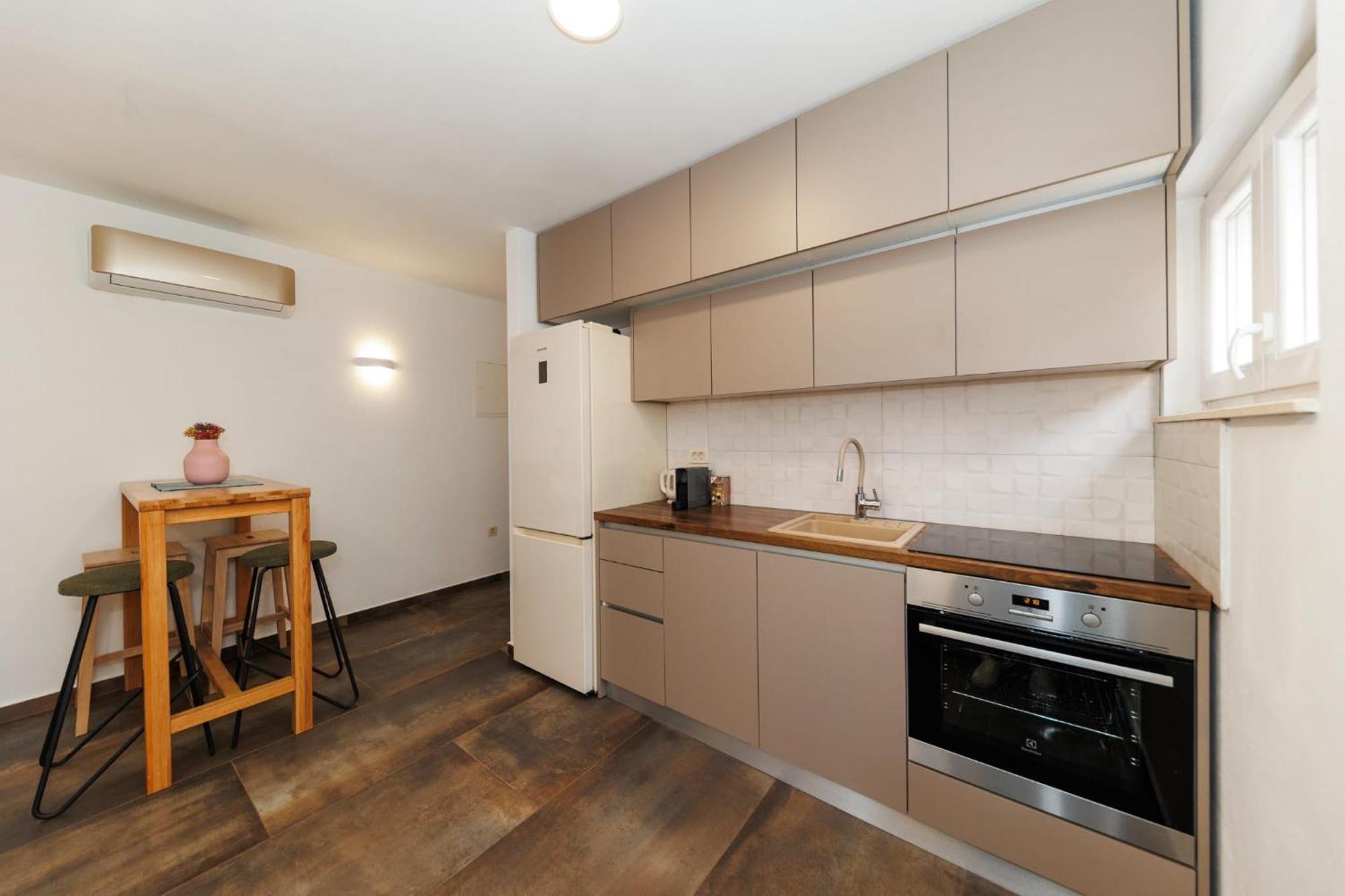 Apartments 23 And 25 With Free Private Parking Zadar Exterior photo